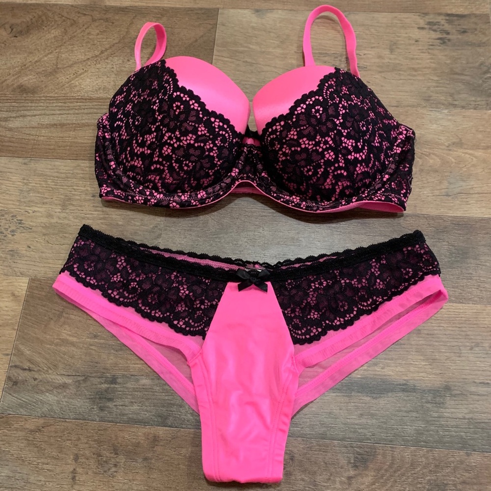 VS Vintage Hot pink lace bra & panty set